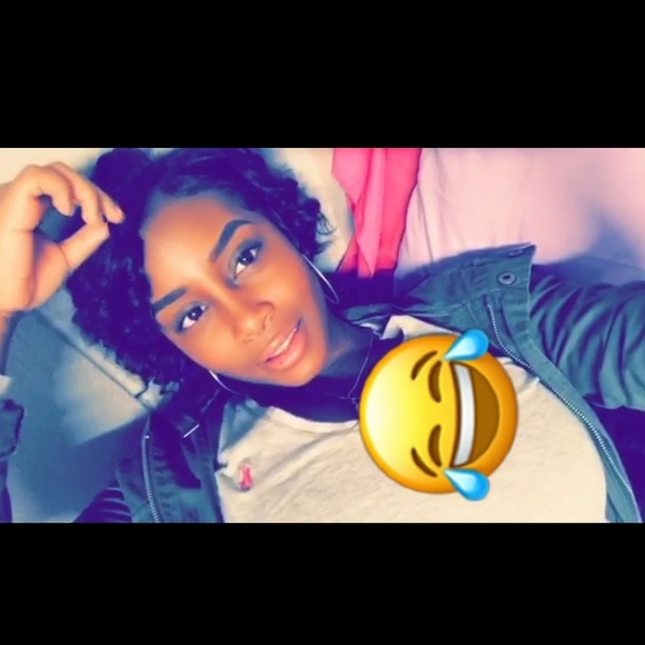 Meet your Posher, Alexis - Picture 1 of 1