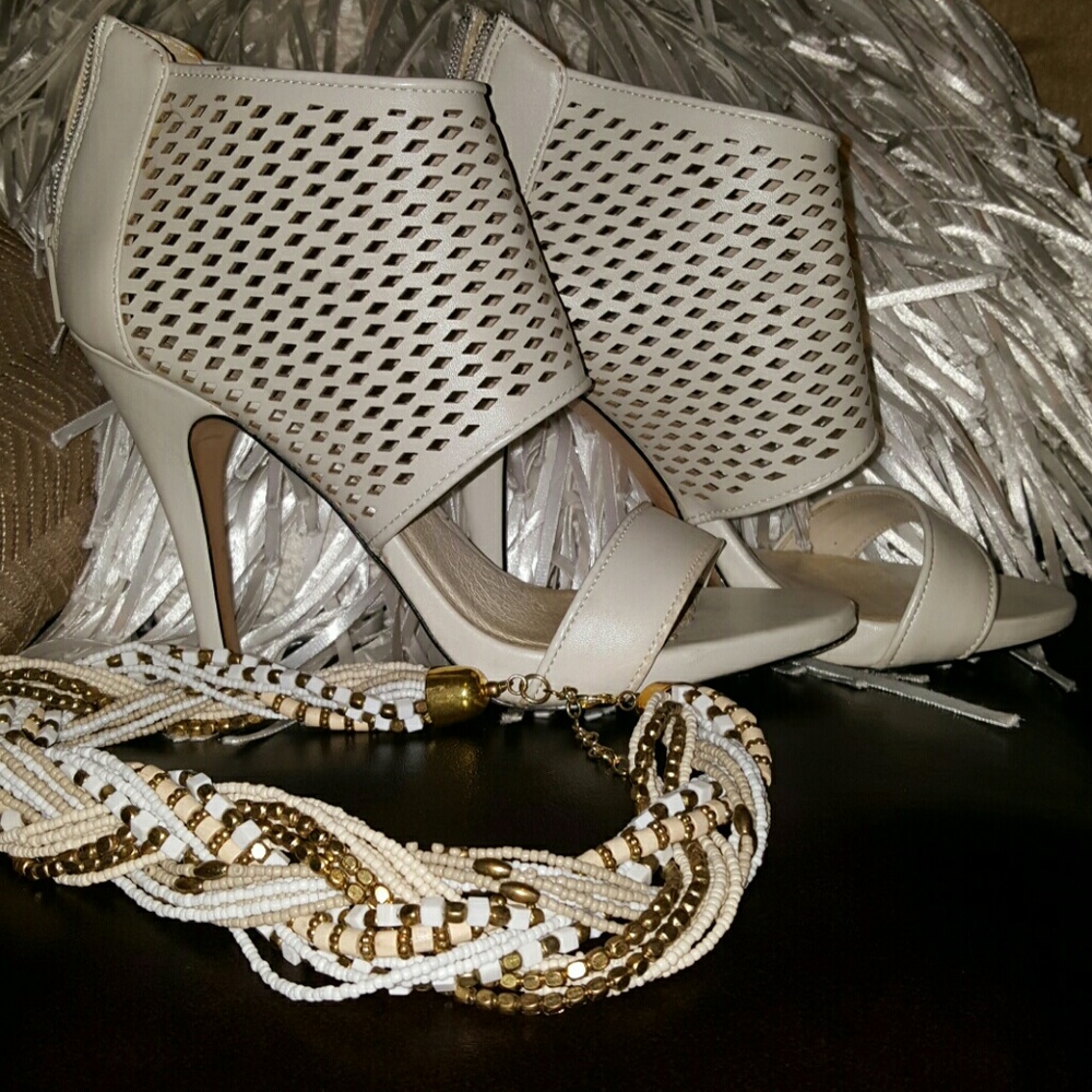 Comfy Aldo heels NECKLACE INCLUDED! 🌹