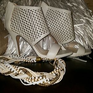 Comfy Aldo heels NECKLACE INCLUDED! 🌹