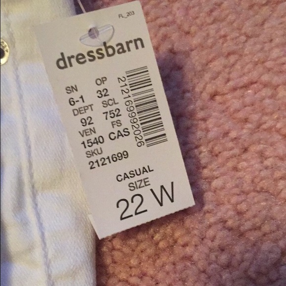 New with tags White cropped jeans - Picture 2 of 3