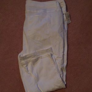 New with tags White cropped jeans