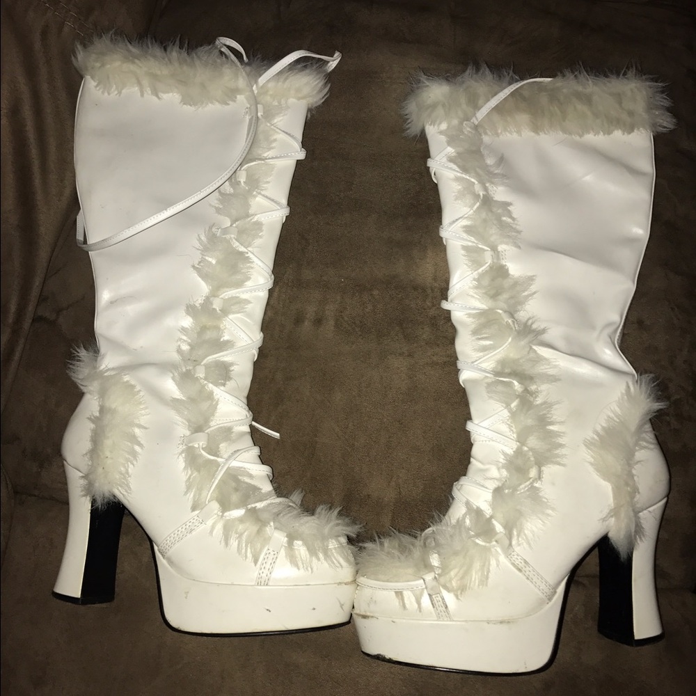 Women's white fur boots size 9