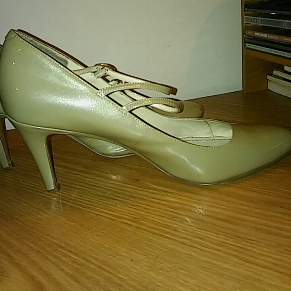 Bandolino doublestrap heels