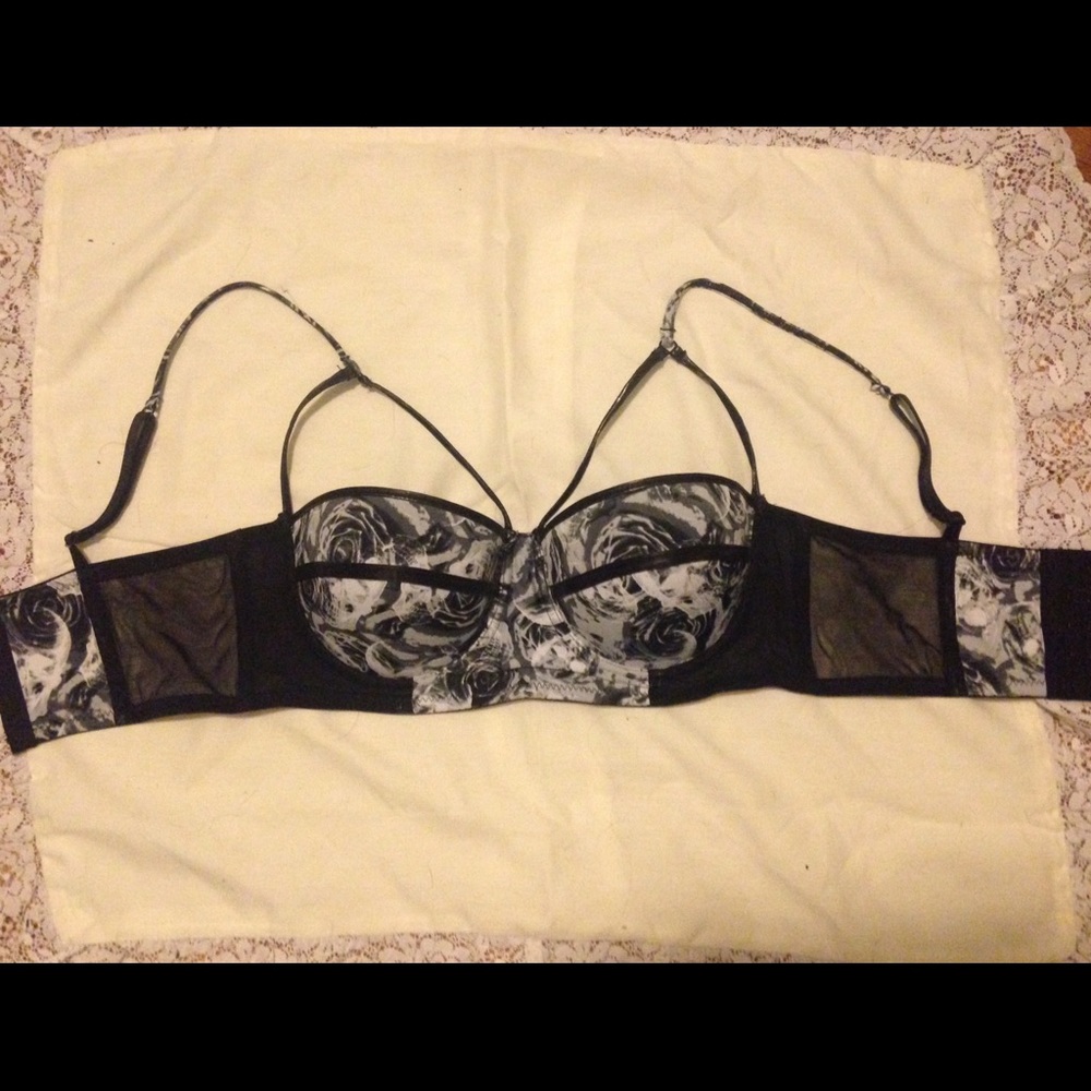 Bra with chest straps