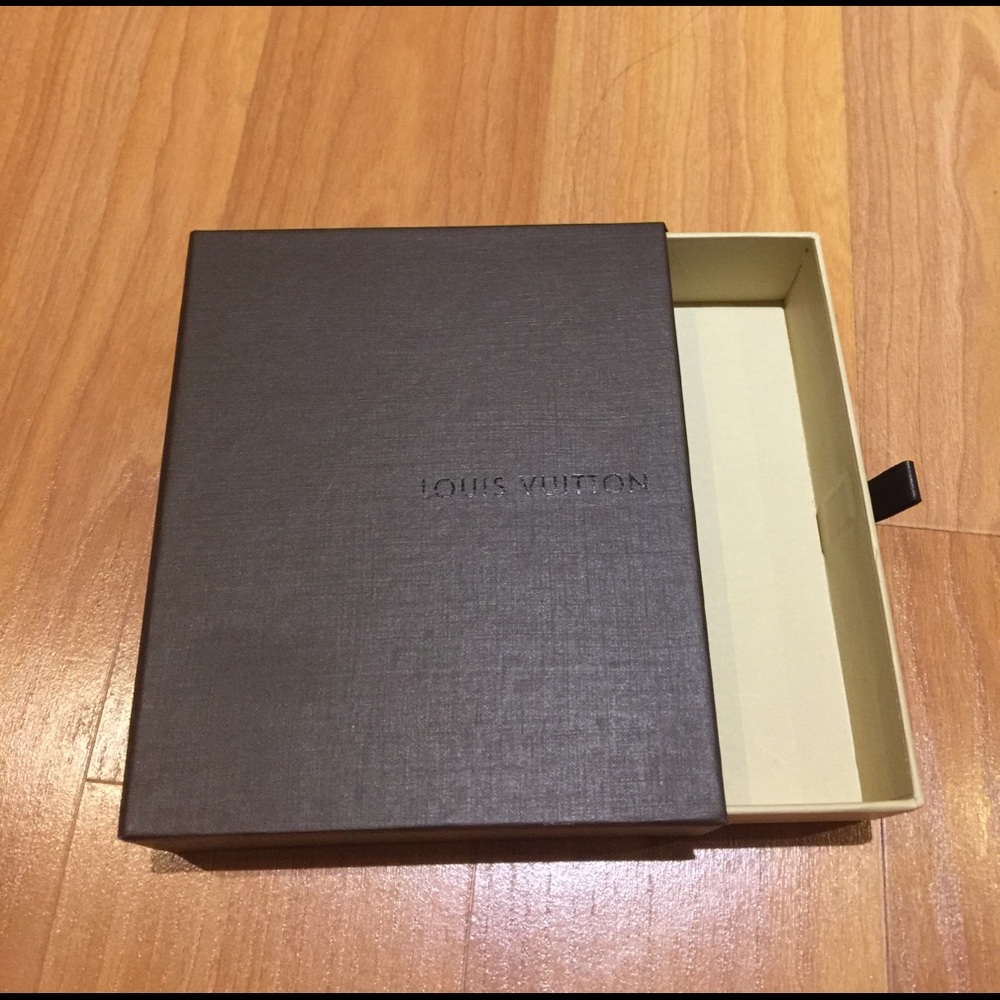 MENS AUTHENTIC LOUI VUITTON  WALLET BOX