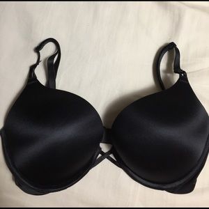 34D Victoria's Secret bombshell