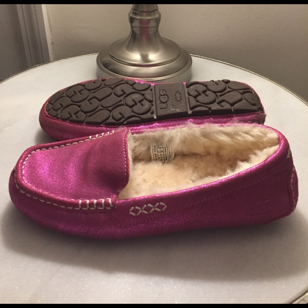 Ugg Moccasins in pink metallic