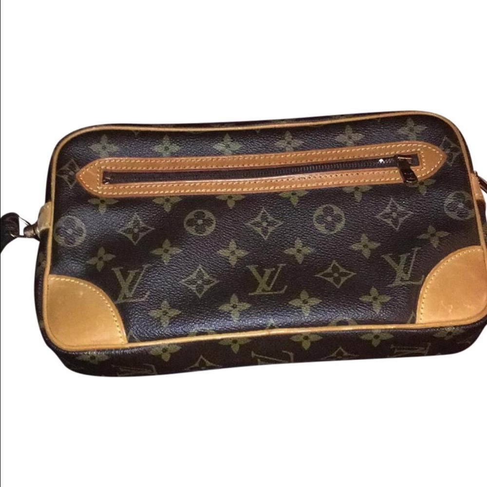❌SOLD❌Louis Vuitton Dragonne Clutch