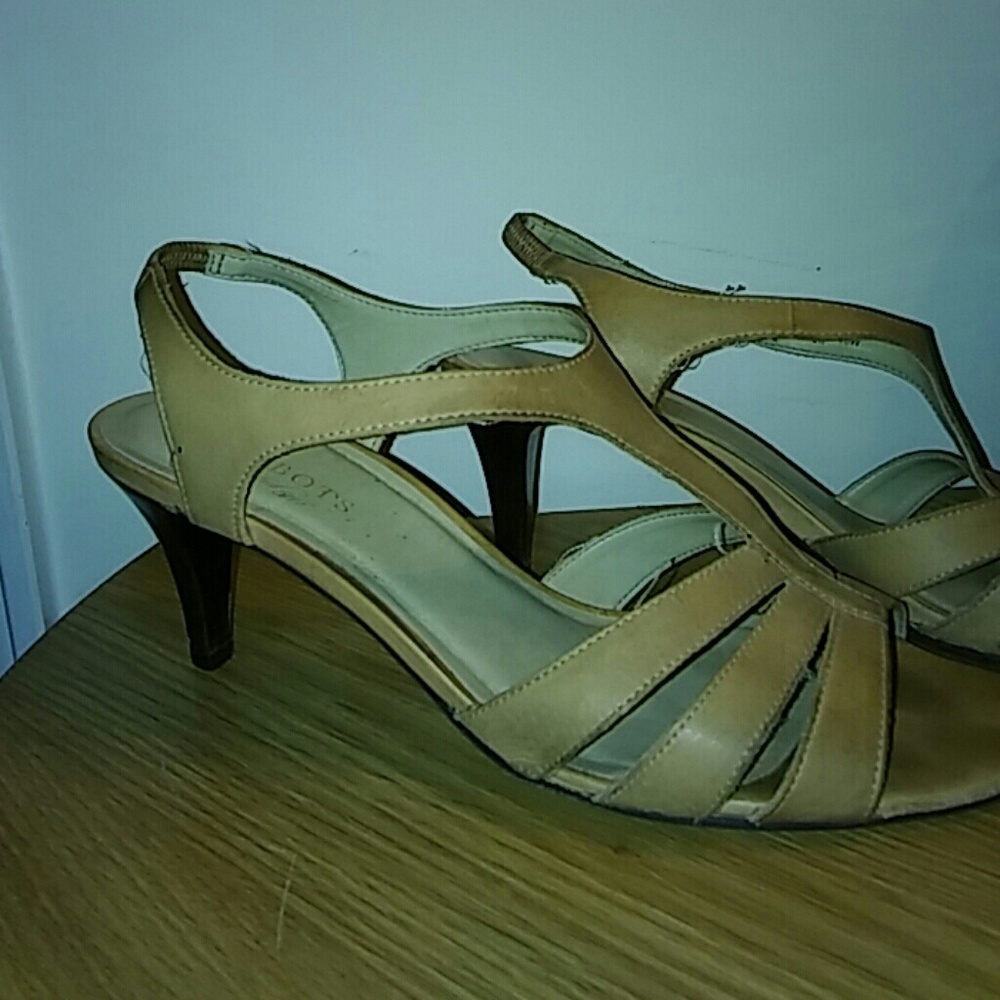 Talbots leather tan strap sandals