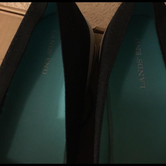 Lands 'End women slip on Comfy - Picture 2 of 4