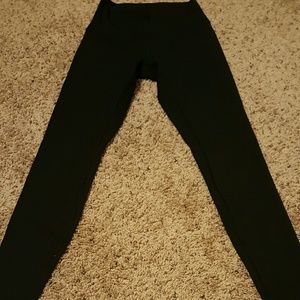 Lululemon high waisted wunder under size 6 !!