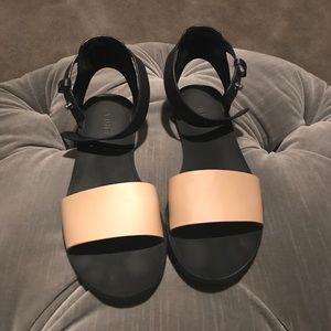 Vince two toned sandals!