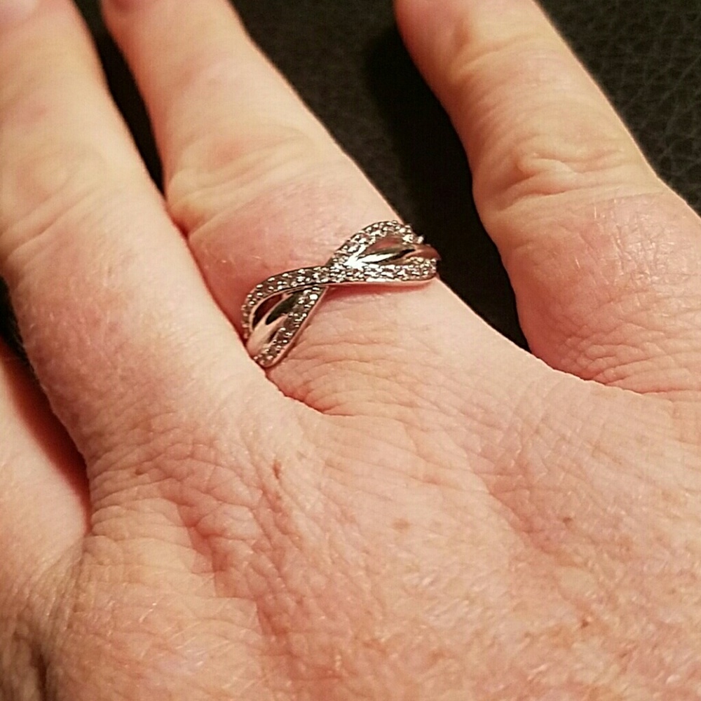 Lowest price! Size 9 Ladies Infinity Ring