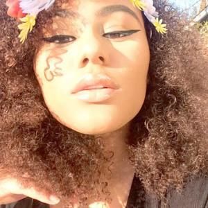 Meet your Posher, Gloria