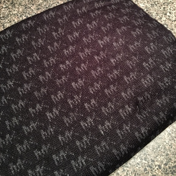 NWT Michael Kors Beanie Hat & Scarf Set w/Box - Picture 4 of 5