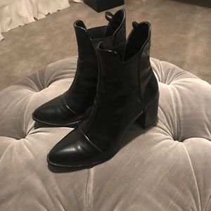 Zara black boots with chunky heel!