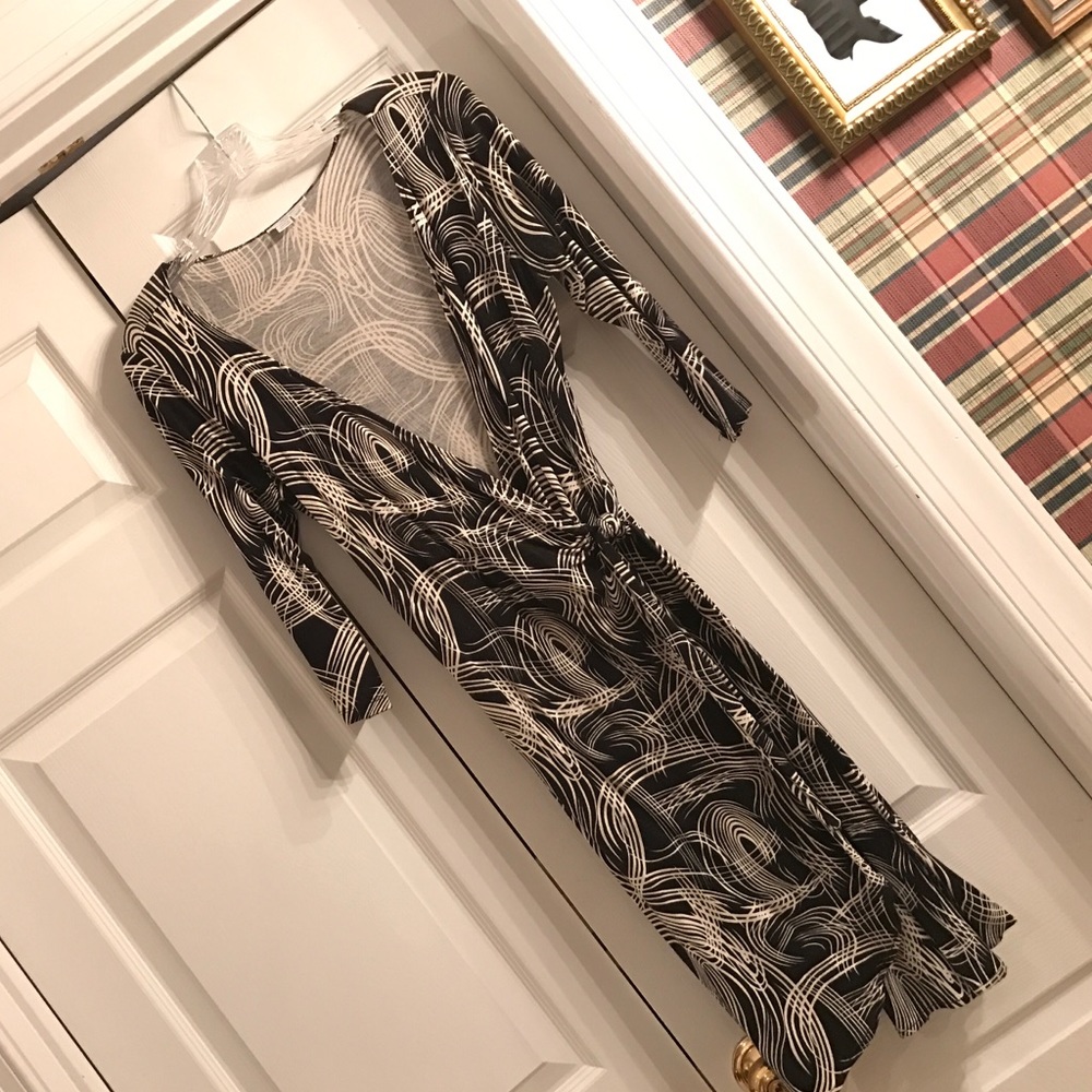 Super flattering black/white wrap dress
