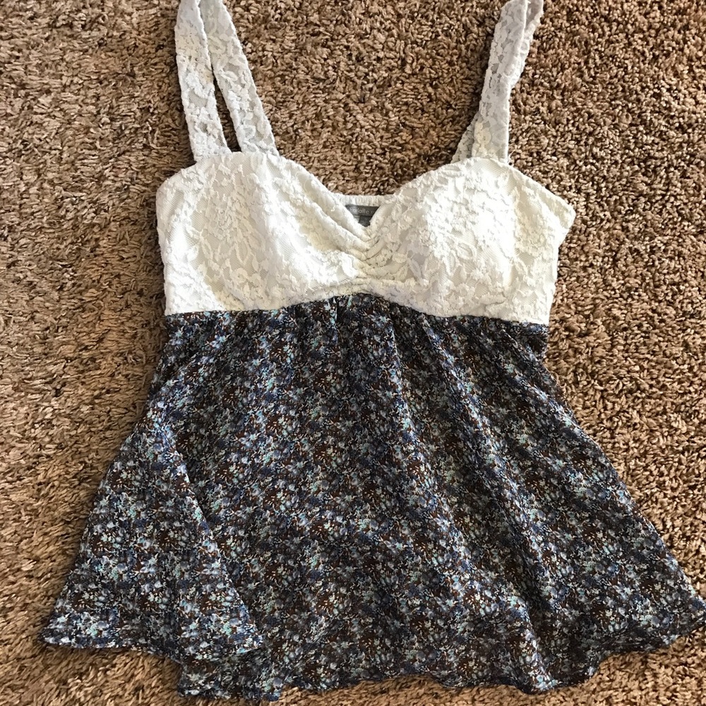 Tank with mesh flow