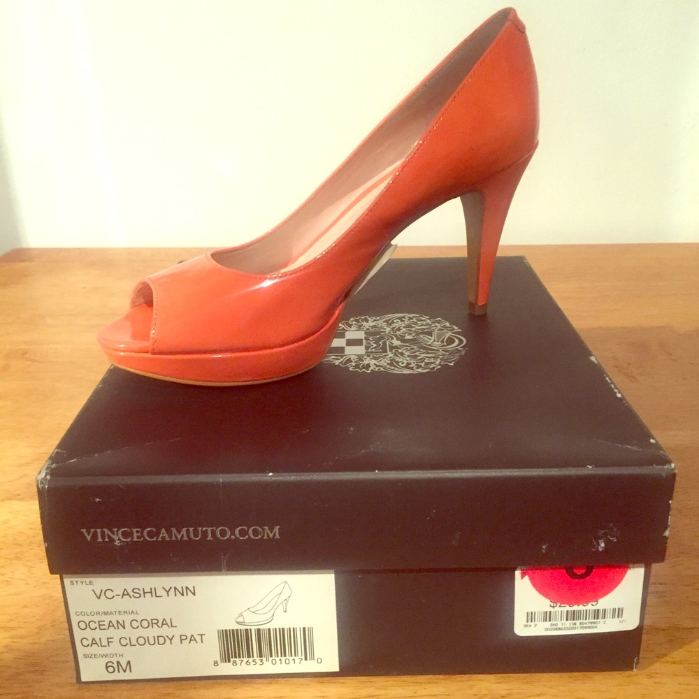 Vince Camuto "ASHLYNN"Peep Toe Pump