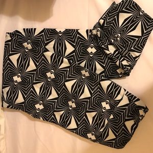 Lularoe OS leggings EUC black and white pattern