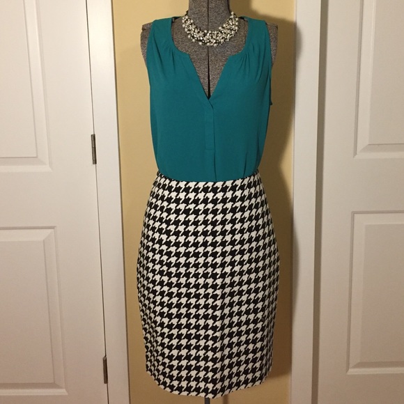 The Limited Dresses & Skirts - 🌟FREE GIFT W/ PURCHASE 🌟THE LIMITED SKIRT 💛