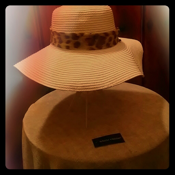 Straw Floppy Hat with print NWOT - Picture 1 of 1