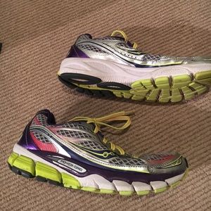 Women's Saucony "Ride 7" size 8