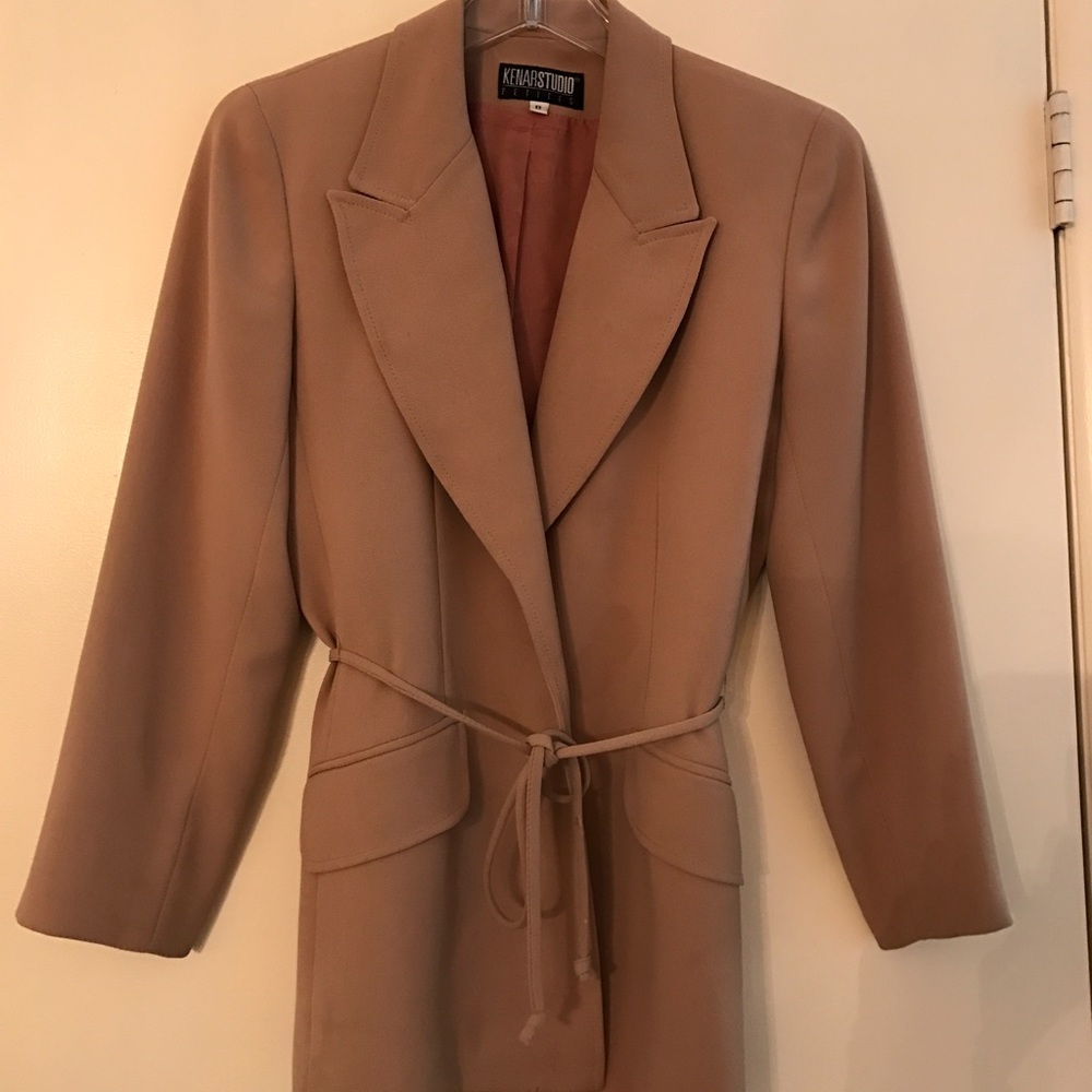 Jacket with tie