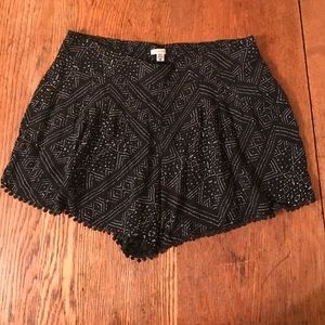 NWOT - ecoté Aztec Shorts