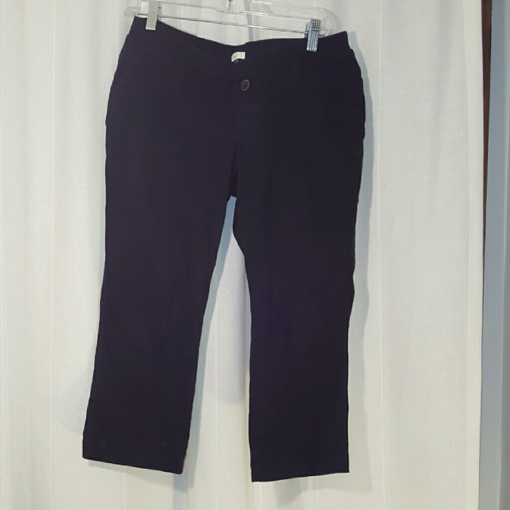 Old navy maternity crops