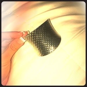 Metal chrome/silver bangle bracelet