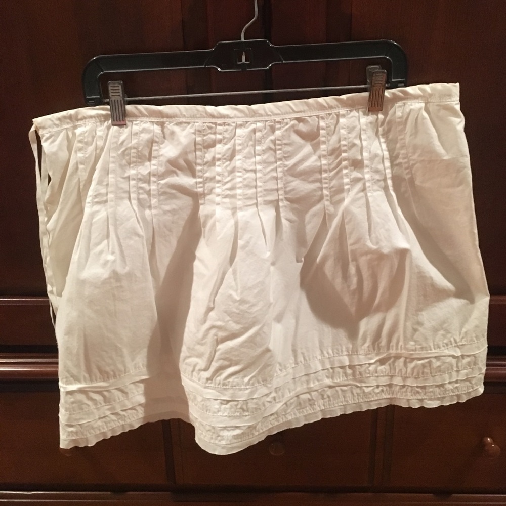 GAP white mini skirt