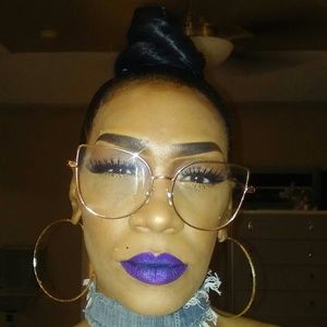 Meet your Posher, Shelly