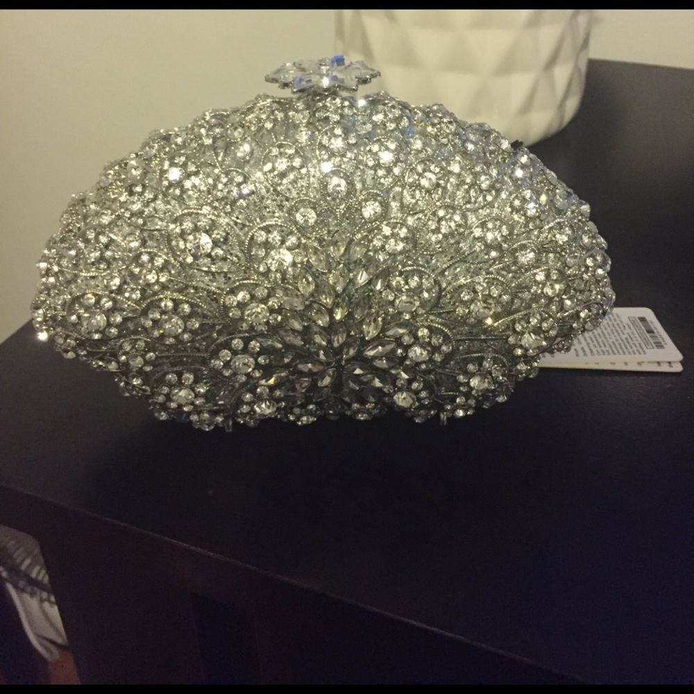 Bridal clutch