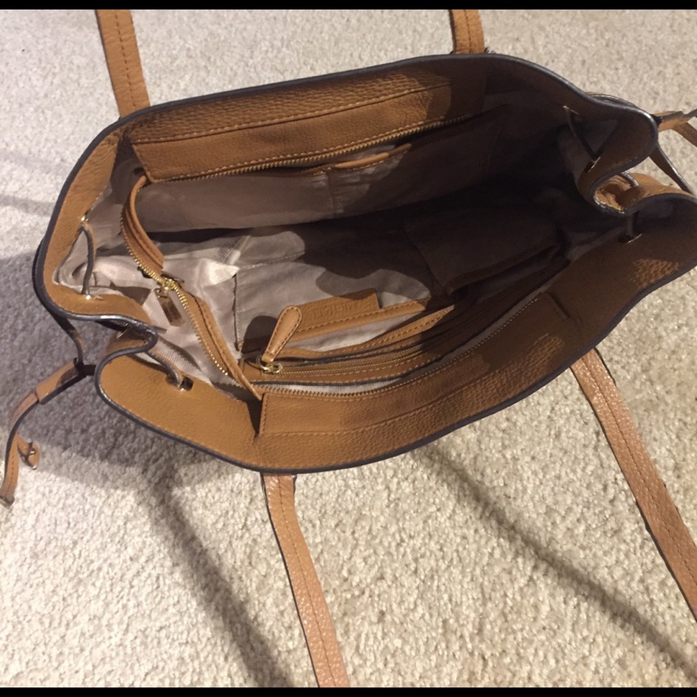 Michael Kors Mae Large East West Drawstring Bag - Picture 5 of 5
