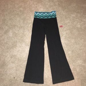 NWT black yogi pants