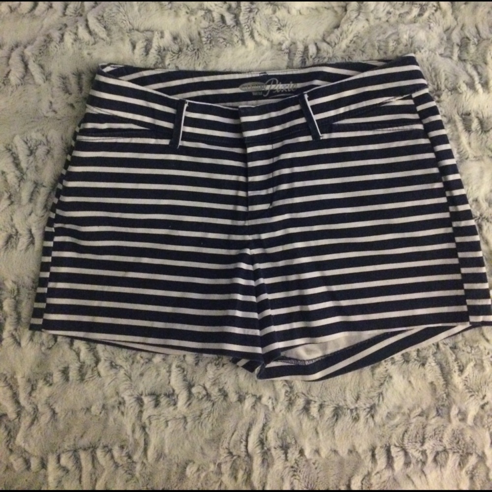 OLD NAVY BLUE AND WHITE SHORTS