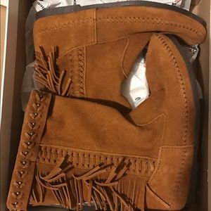 Minnetonka Fringe Boots NIB