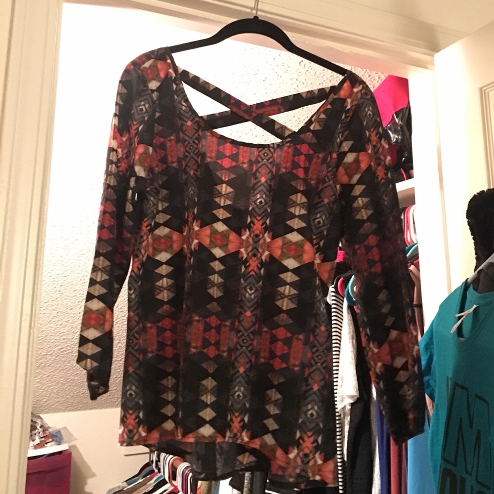 Long sleeve patterned top w/ criss-cross back