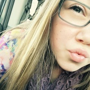 Meet your Posher, Kenzie