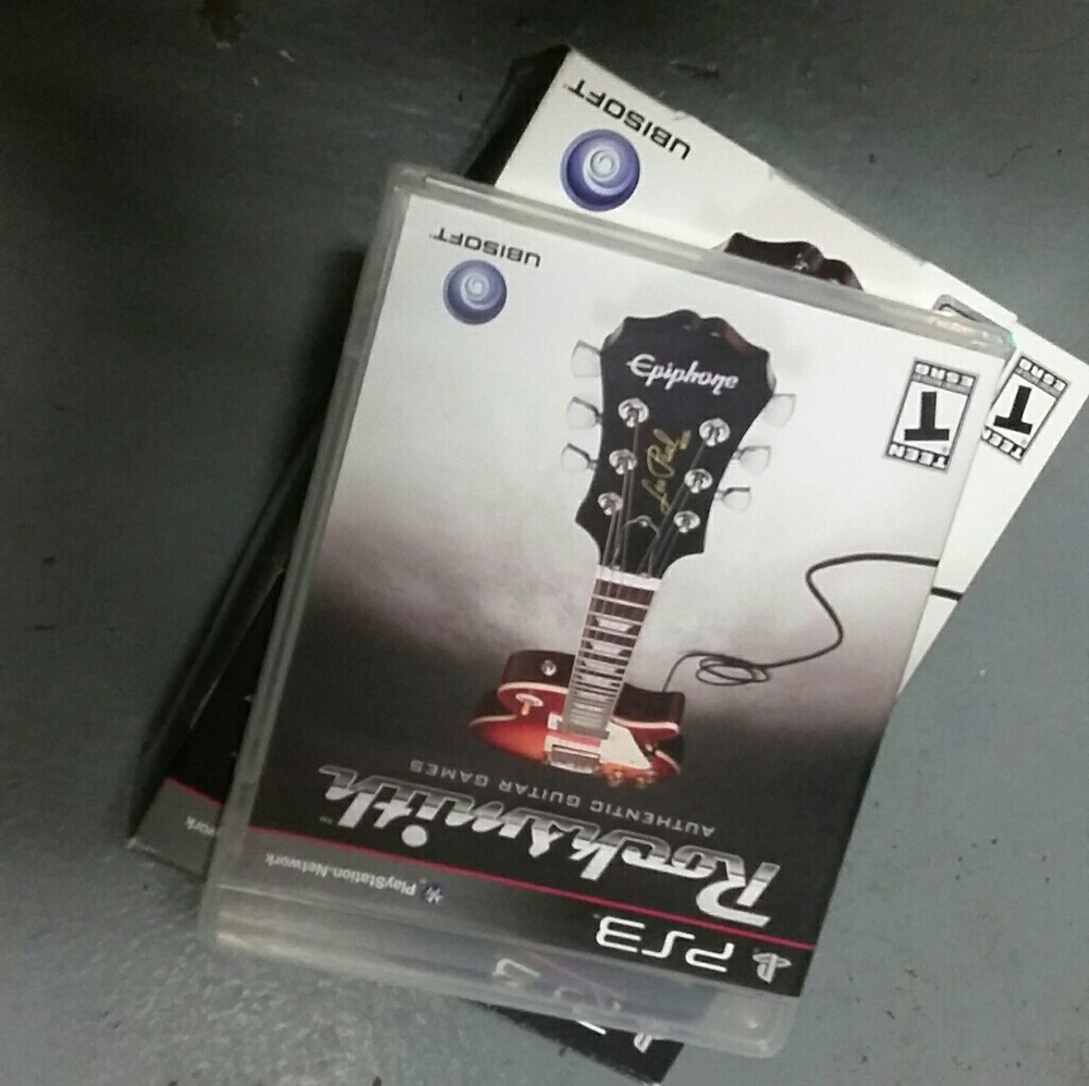 Ps3 ROCKSMITH W/CORD - Picture 2 of 3