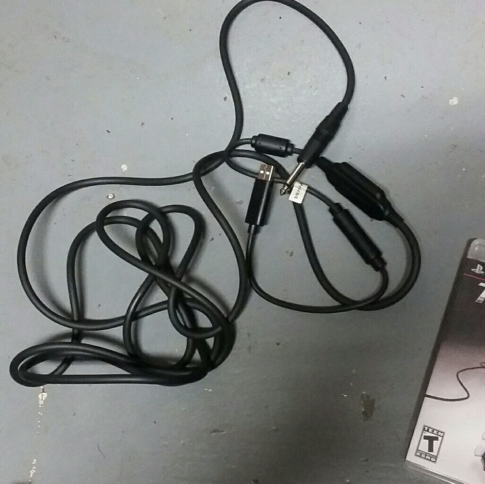 Ps3 ROCKSMITH W/CORD - Picture 3 of 3
