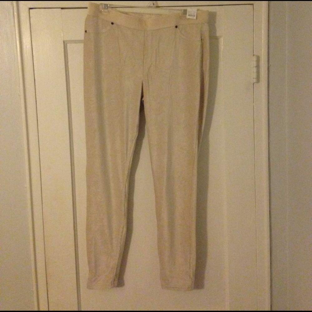 Brand new Vera Wang corduroy leggings