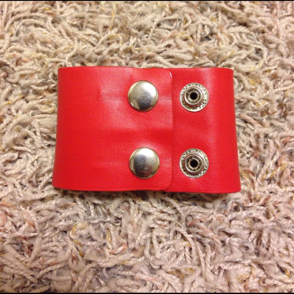 Red bow cuff - Picture 2 of 4