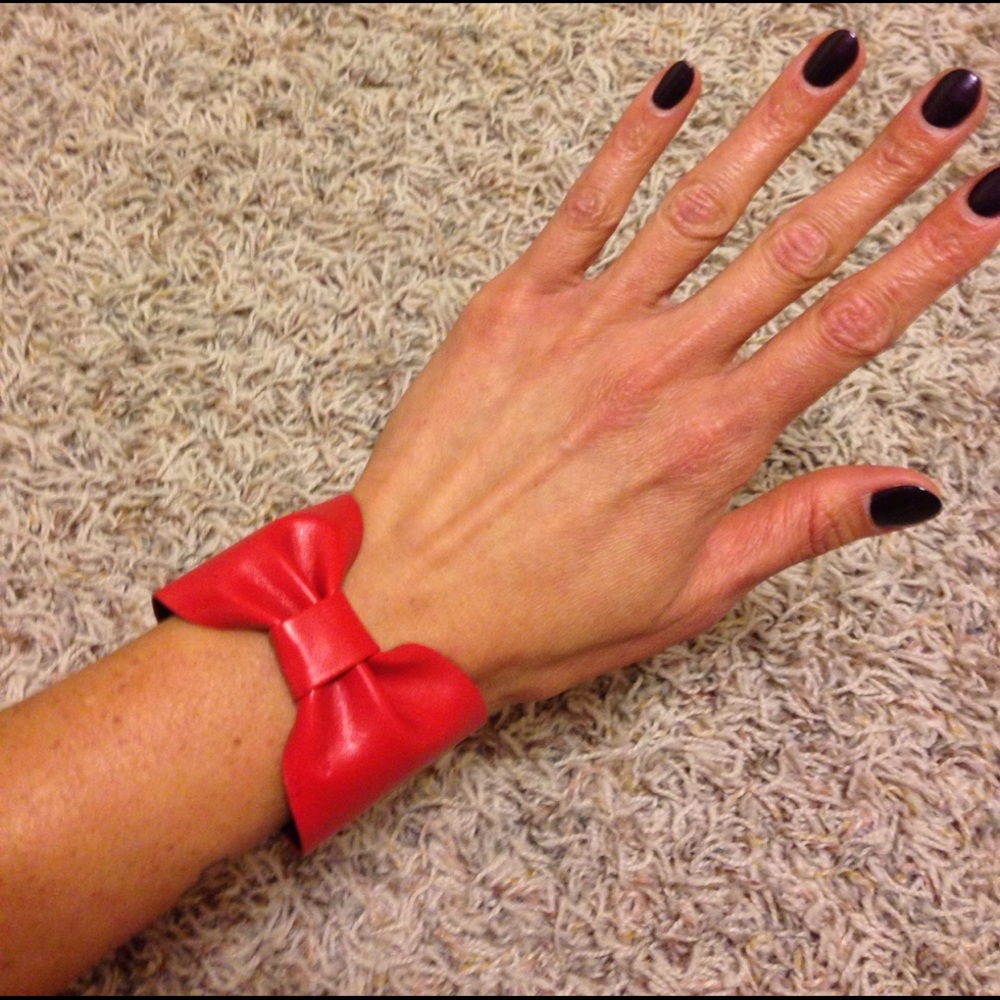 Red bow cuff - Picture 3 of 4