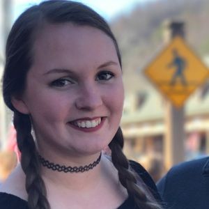 Meet your Posher, Caitlin