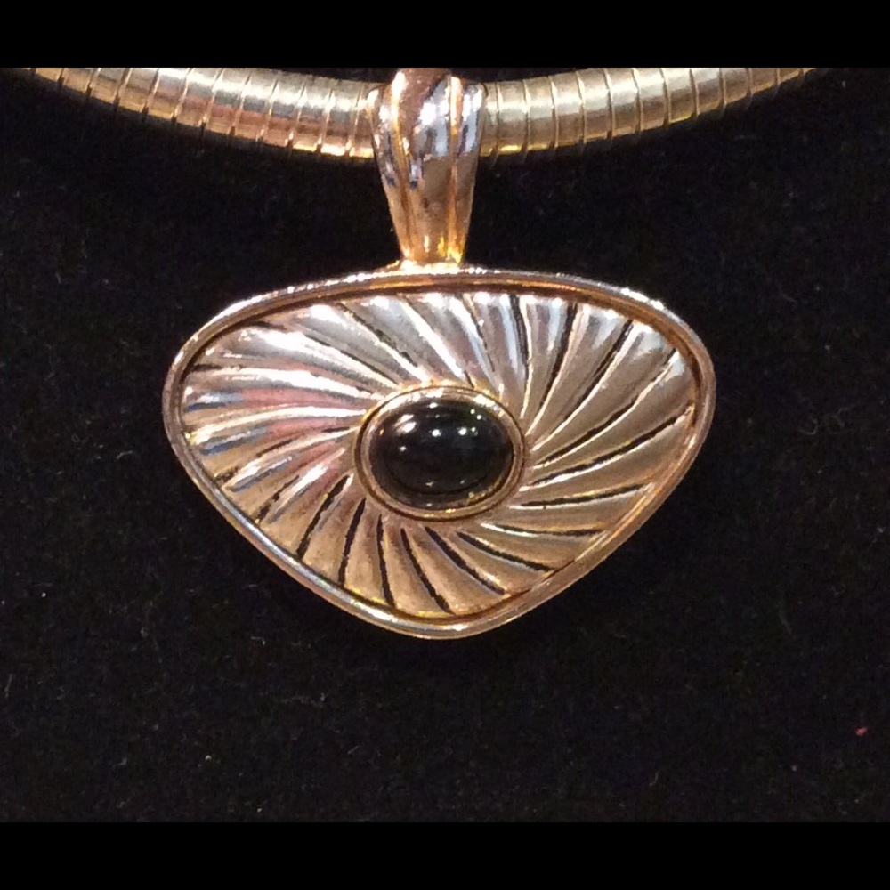 Magnetic checker with onyx pendent