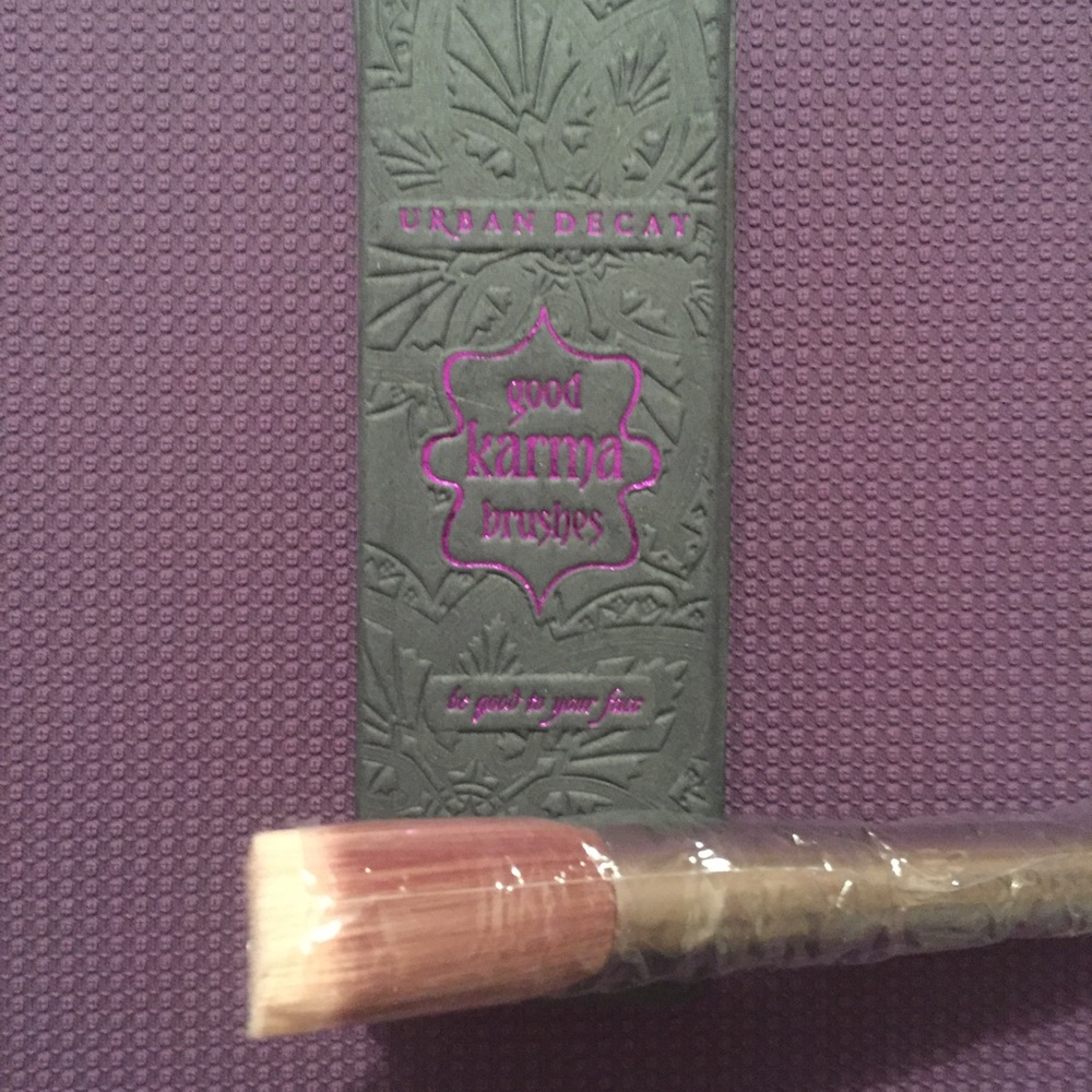 ✨Host Pick✨Urban Decay Good Karma Finishing Brush