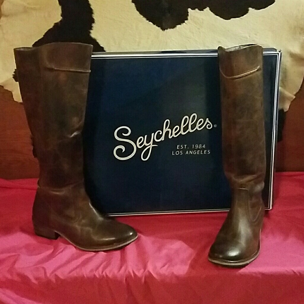 BNIB SEYCHELLES DISTRESSED BOOTS