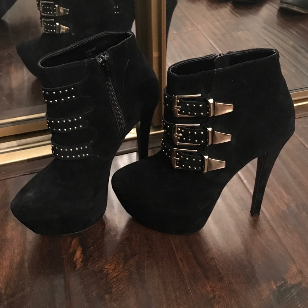 Steve Madden suede platform pumps